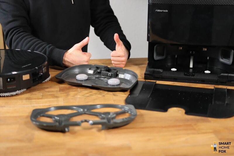 Док-станция 3.0 Roborock Qrevo Slim (V20) проходит техническое обслуживание.
